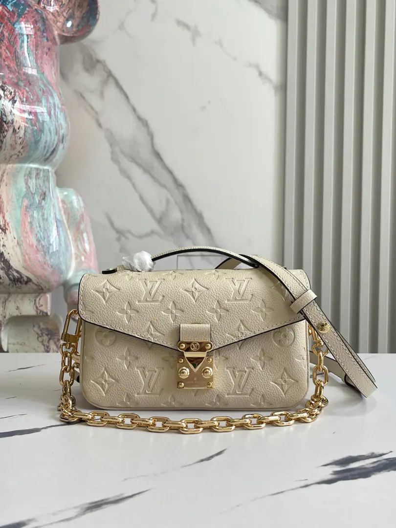【Top First List It's so exclusive.】M22942Mibai. Whole-Skin Mailman Pack Series Small East West Métis Handbag. LVThe mailman has a small number. East West Métis The bags are in fashion-backed bags., The flu is so rich.. The little one chooses soft.Monogram EmpreinteLeather fabric., It's a match. S-lock Locker and fashion top handle., ♪ Shining the light ♪. Different functions, Space Wide. You can take off your long shoulder belt so you can slash your shoulder or slash it.,I'm a regular companion.. Dimensions21.5x6x13.5cm