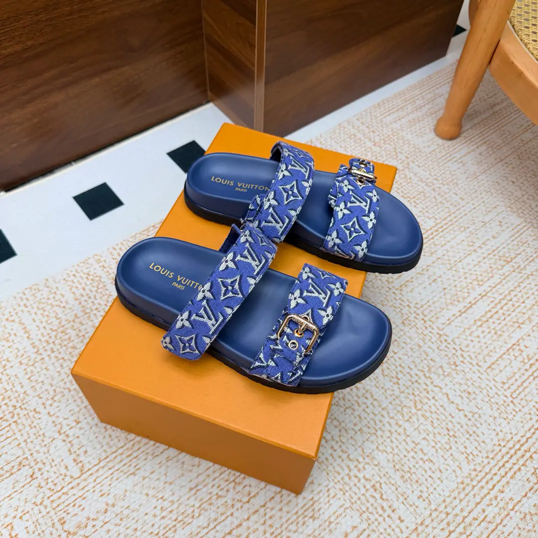 Top Version LVLouis Vuitton.LHome. Donkey. 26/ LatestEasySeries Double button thick. Shoes. Shoes. Couple money. Original procurement development Make the goods. Paragraph LV Easy ♪ Cool tow of a cow leather, By Monogram The pattern is a trend.. LV Letters Light and Arguable, Rough shoes and mini-outside light comfort experience Send a cabinet for fine packaging ✔️Fabulous.: Original Customized Import Layout ✔️Uchi.: Original custom customised in soft sheep skin ✔️Otsumi!: Original model rubber material ✔️size: #35-45（Women40.41Men45Do it.）