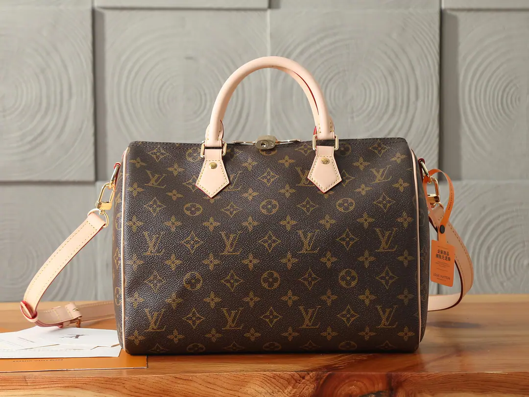 P【 C01Dynamic chip】‼️Top First List, Enhanced version‼️Speedy The series of bags was originally 1930 The time travelers designed, It was a fast-moving system that was then under way.. This section Speedy Bandoulière 30 Use the handbag. Monogram Re-create the iconic shape of the canvas, To crush the leather handle., The inscription locks and the undismantled shoulder belts continue the classic details., The best for urban life.. Model: M46980/M41112 Dimensions: 30 x 21 x 17 centimetres (Length x High x Kuan)