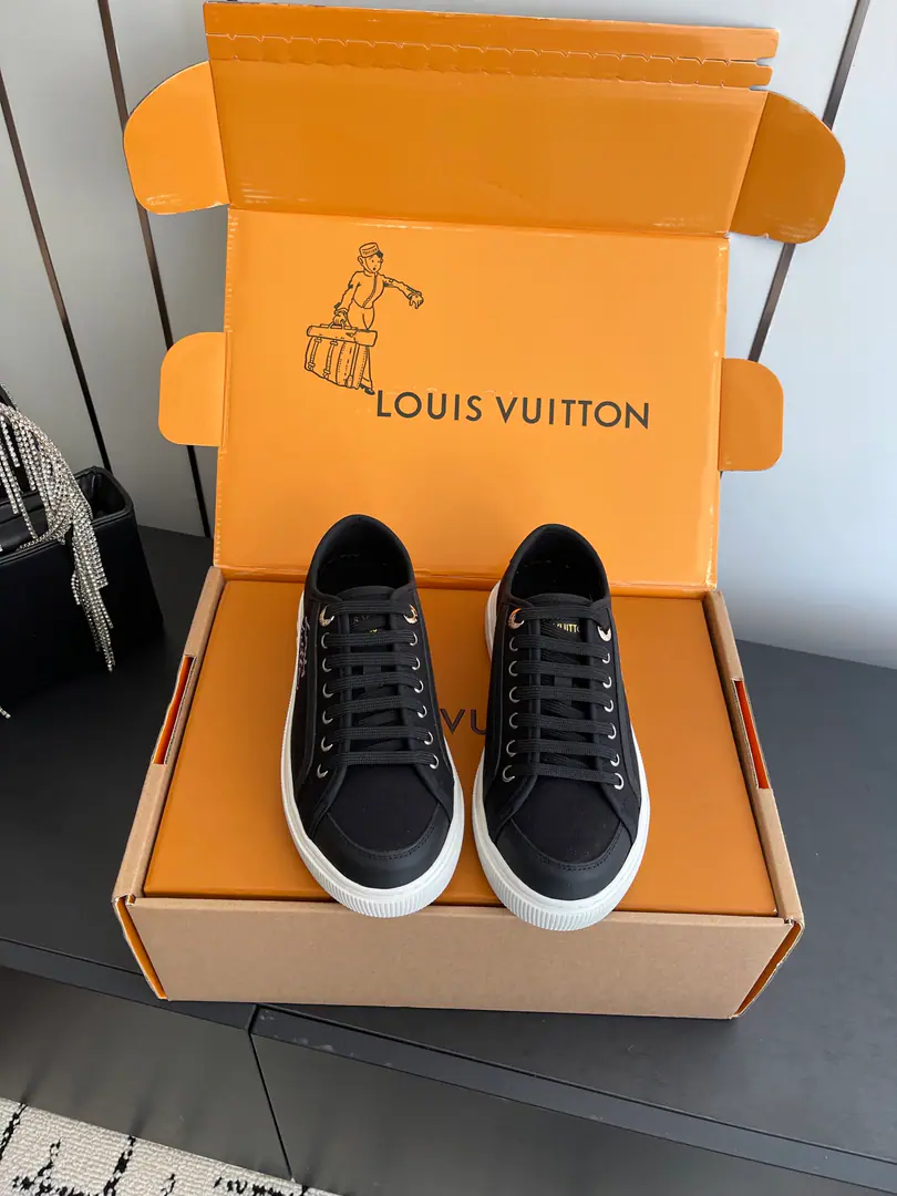 🏧𝐋𝐨𝐮𝐢𝐬 𝐕𝐮𝐢𝐭𝐭𝐨𝐧Louis Vuitton. New paragraph LV LagoonThe Danin Cowboy Series, old-time sails, skateboard shoes, leisure sneakers. Original purchase development for sale Whole pair of shoes.ZpDevelop and build, All Custom Materials The only one who can be a big shot. Codes: 35-41（40 41Make a reservation.）