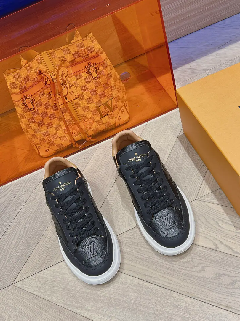 🐼🐼 Men LV 2023New paragraph I'm gonna raise my little white shoes. 3D Print Largelogo Colour tail Colored shoelaces. ♪ And bring all the colors of the autumn ♪！Skins of a stump., pu- The bubble.！ Codes: 39-45 （Only men.）
