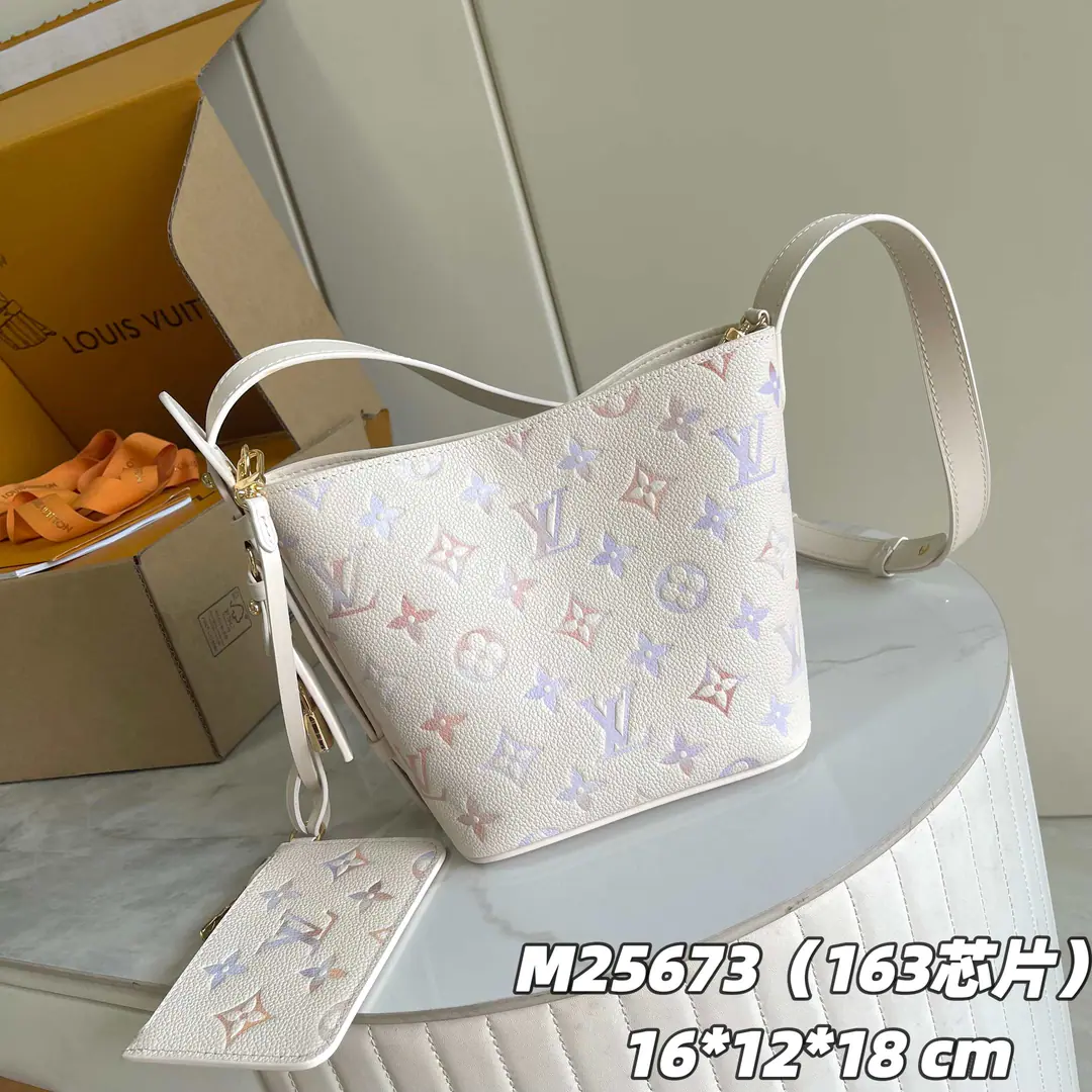 【 C01 Chip version】 Internal pricesP Paragraph: M25673 Head skin Original List Enhancement💪【I'm taking a background picture.】 Paragraph All In BB The bag came from Dream Series, Decree Monogram The pressure-stressed granular leather has a different and gradual effect on the water., And then we'll use the metal to complete the design.. - I'm thinking of a brand name., Signal locks and undryable zippers are rich in detail., It's all right with your shoulder or hand.. Dimensions: 16*12*18cm.