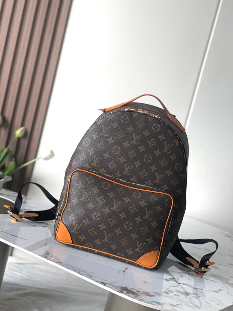 【Outside Haiwon‬Single A home of the truth.‬Shoot.】Half Steel C01Dynamic chip, All steel hardware.☞M 25979Paragraph Discovery Cargo Shoulder bag Monogram The canvas is embedded in the fabric of the old cow leather and the sanity fabric., To upgrade the routine with a handsomely dressed man.. There's plenty of room to accommodate. 14 Inches of laptops, Pre-work bags for storage of small tablet computers, The inside bag makes the phone and the money clips easy.. Dimensions:39 x 19 x 30 centimetres(High x Kuan x Length)
