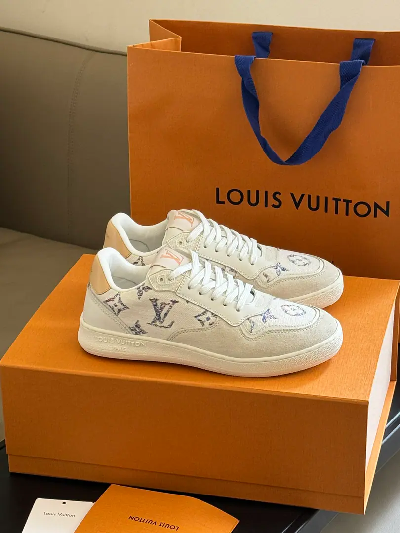 Top Quality Loui…vuit…on ss24 new arrival～ L 24Spring and summer sneakers.🆕 Black & White It's all leather., Skins and skins and little cow skins.！ The embroidery page is...LThe embroidery of the elements of the home voyage., It's super-beautiful.！ The soles are high-density bubble material., ♪ The high-bullet light ♪ size 35-41