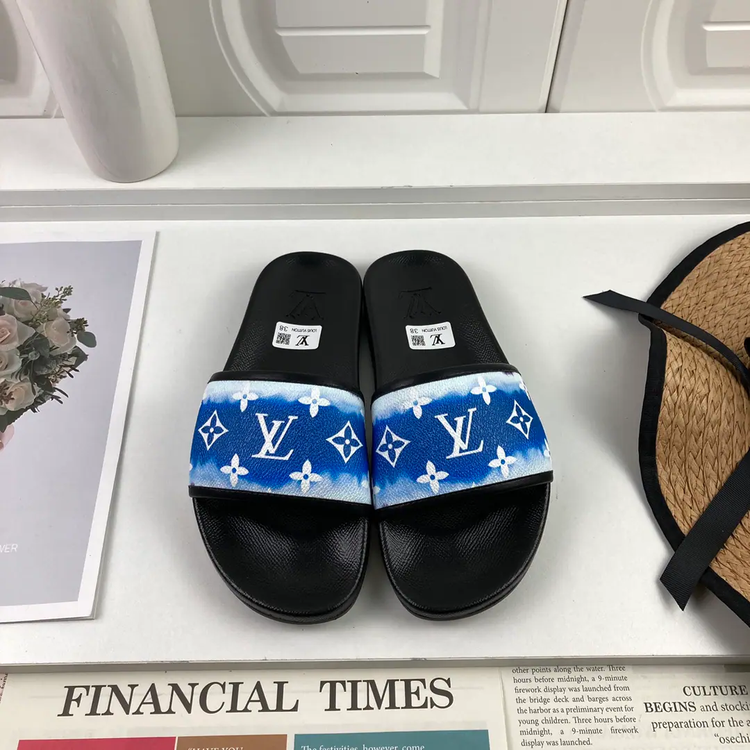 【LOUIS VUITON】2021Louis Vuitton's slippers., Original1.1Make a reservation., The classics of the cabinet.. Heat of shoes.logo, The top counter.logo, No details are missing. This slipper is a special hot spot. The material is made in parallel with the cabinet.. Colours: Multi-Currently Optional, To customize size:Female: 35/36/37/38/39/40/41/42 Men: 38/39/40/41/42/43/44/45/46