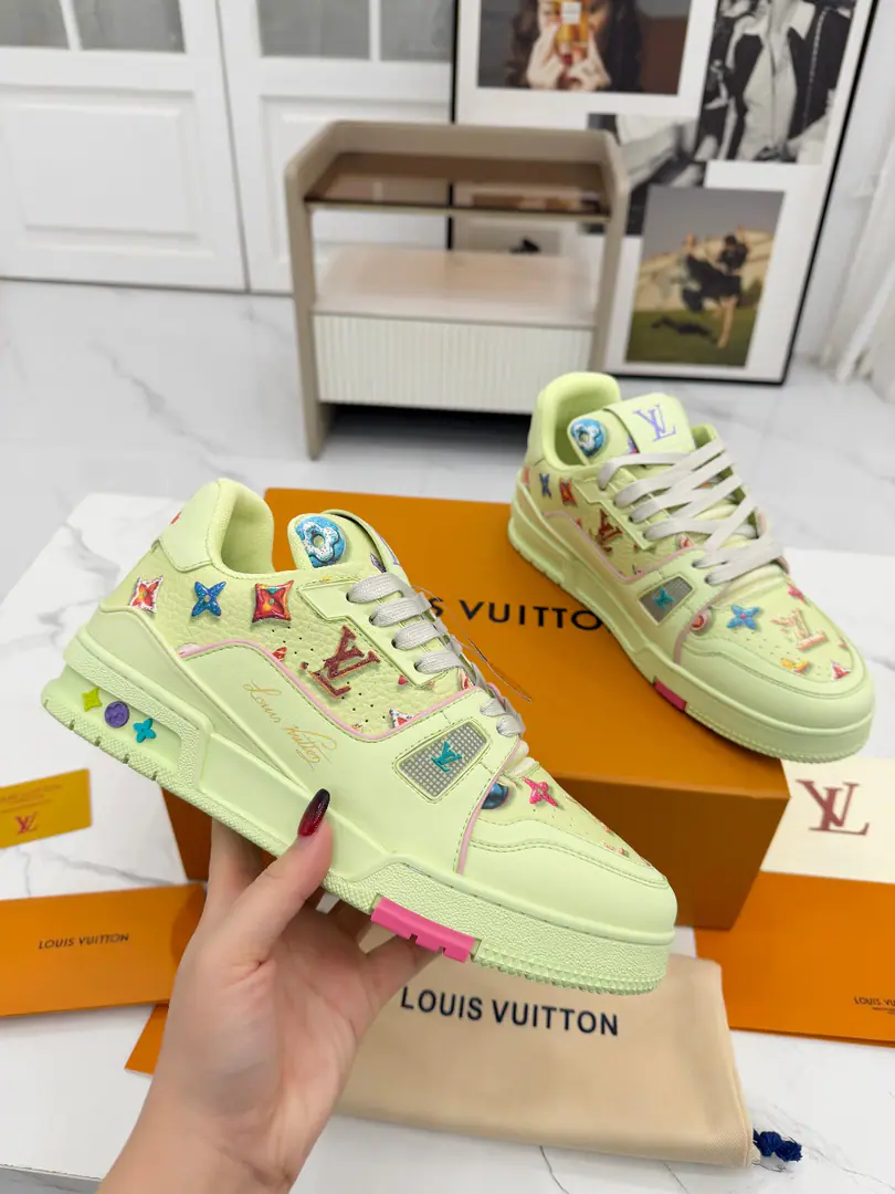 Top Version New UpgradeLV-Louis Vuitton.-A classic show., Empty glue process, Original1: 1Repeat！The upper foot is very comfortable. Luxury materials, - I'm doing a little work., The bottom print is European English letters. The shoe face is combed by Italian cattle skin., It's branded on the side.LOGOSigns and signatures, The latest emulsion pad.+The netted inside., I'm so comfortable with my feet., Original factory-specific double colour,TPUGroup Bottom, Packet process, The locks of the solidity.. Fabulous.: Uniquely customised head-deck skin. Parts: A private model.VuittonMarking Uchi.: Customize silk slides.--In the top silk cow. Otsumi!: TPUGroup Bottom, Slender-resistant yellow-proof. Foot.: New emulsion pads.--The veil is sweaty. Pool process: All computer needles are wired., Shoeheads. Backset Cold thermal mode. Laban condoms, medium and low.logoStripes Box packing: Shoe belt. Certificate Card Notes Accreditation Accreditation Dustproof bags The best wrapper on the net. Female: 35-40 Men39-45 （38/46Make a no-refund order.）！