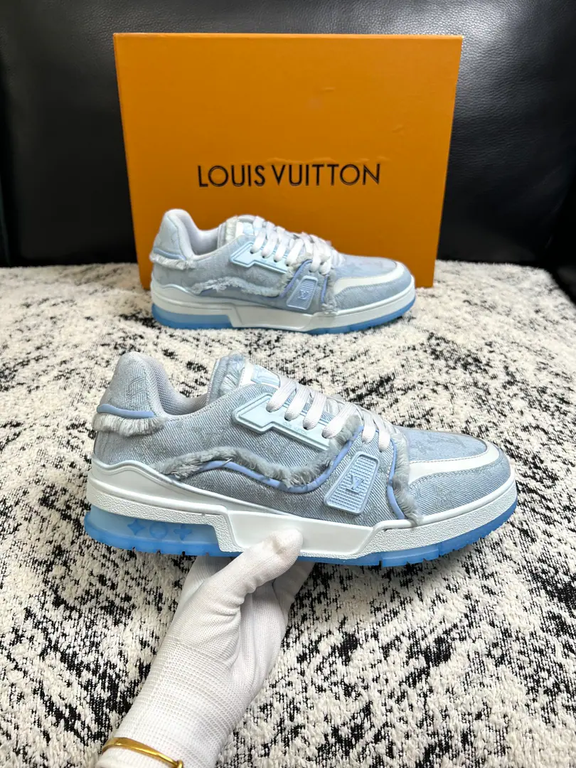 Lv High Quality Top-level craft Louis Vuitton., Stapleboard Shoe Counter Synchronizes the original plant configuration, The shoes are for the pasta., The import net is soft and comfortable., Shoes under the sole.: The original plant is used for the original base., TPUIt's super comfortable to be a sole-acting base., The original factory and the single., Couple money. Codes Women35-39 Men39-44 （Make a reservation.38 45 ）