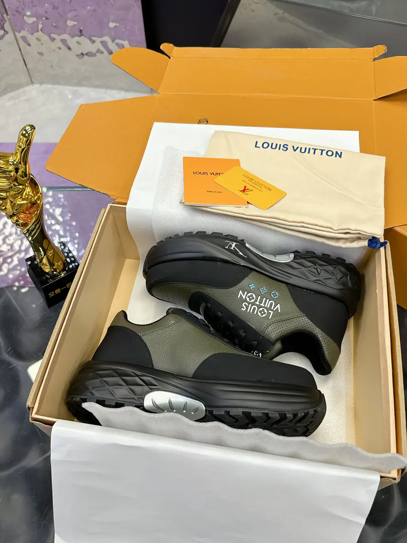 Plant LVThe latest sneakers. Out of the house, mountain shoes. 2024🔥LV | Louis Vuitton. Requisition level！It's a great sense of excellence.！A huge amount of money from domestic and international bloggers., Old and fashionable. The upper toe blew up.！The boss's push. ▪️🌹 Shoe.: Original customized silk cow skin ▪️ Uchi.: Import into the air network. ▪️ Otsumi!: OriginalTPUOtsumi! ▪️ Shoes.: 38-45（38 Custom without re-offer）