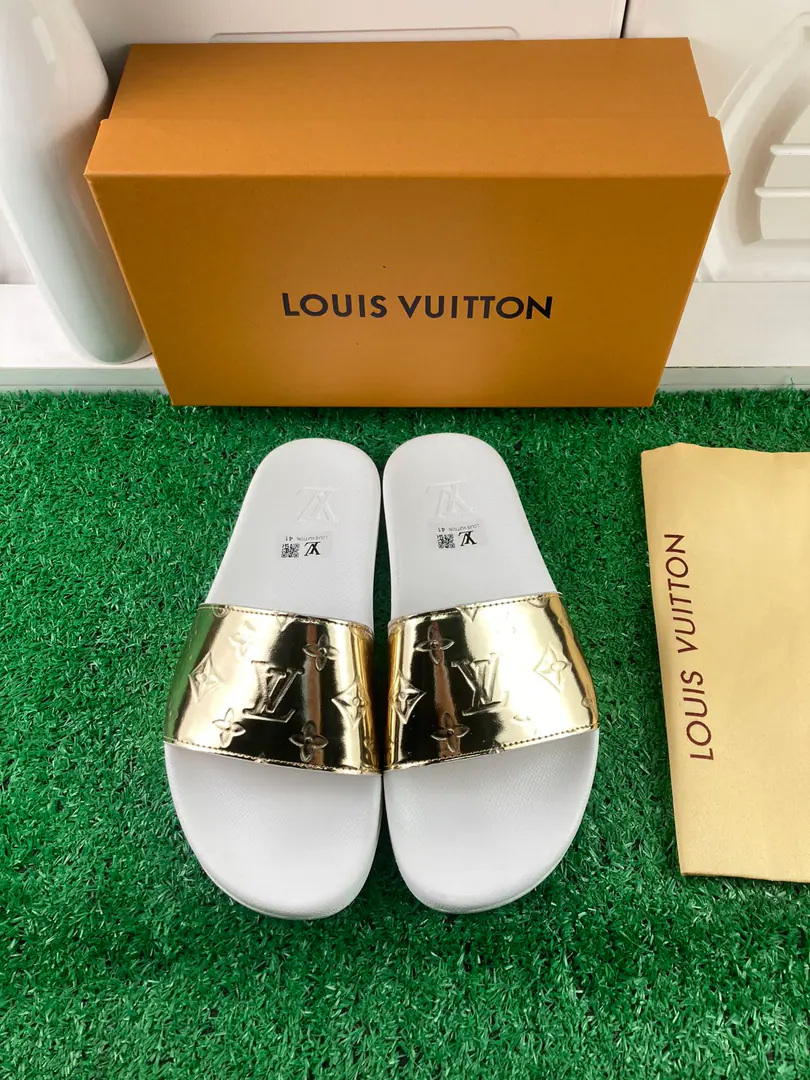 【LOUIS VUITON】2021Louis Vuitton's slippers., Original1.1Make a reservation., The classics of the cabinet.. Heat of shoes.logo, The top counter.logo, No details are missing. This slipper is a special hot spot. The material is made in parallel with the cabinet.. Colours: Multi-Currently Optional, To customize size:Female: 35/36/37/38/39/40/41/42 Men: 38/39/40/41/42/43/44/45/46