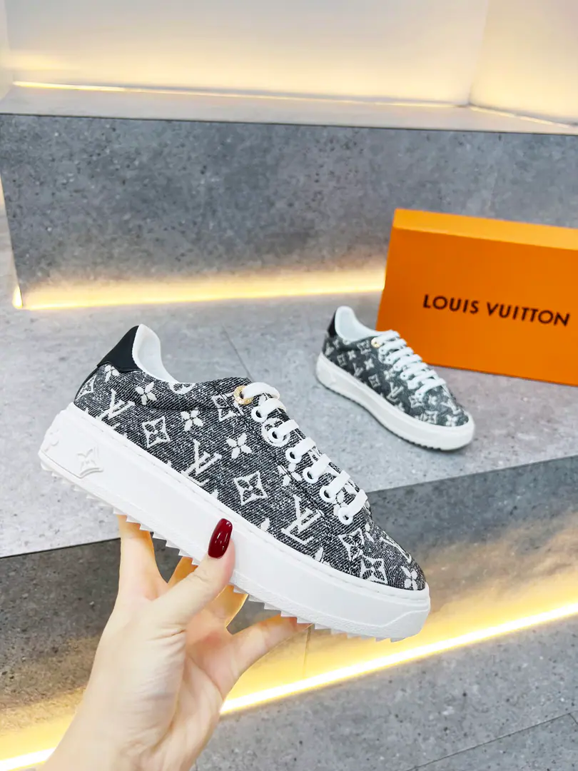 As one of Louis Vuitton's iconic shoes,, Time Out The sneakers are coming in this time. Monogram Daningbu!, with 2023 The early spring leather set is a match.. The tides are thick and the outside is blooming. Monogram Flowers., The placards have a lot of detail.. Detailed features Monogram Daningbu! Clip the rubber outside. Peeping eyes, the Louis Vuitton logo. There's a side of it. Monogram Flowers. Codes: 35-42Code,（34and42Codes can be ordered.）38-45）Welcome to the top sheet.！