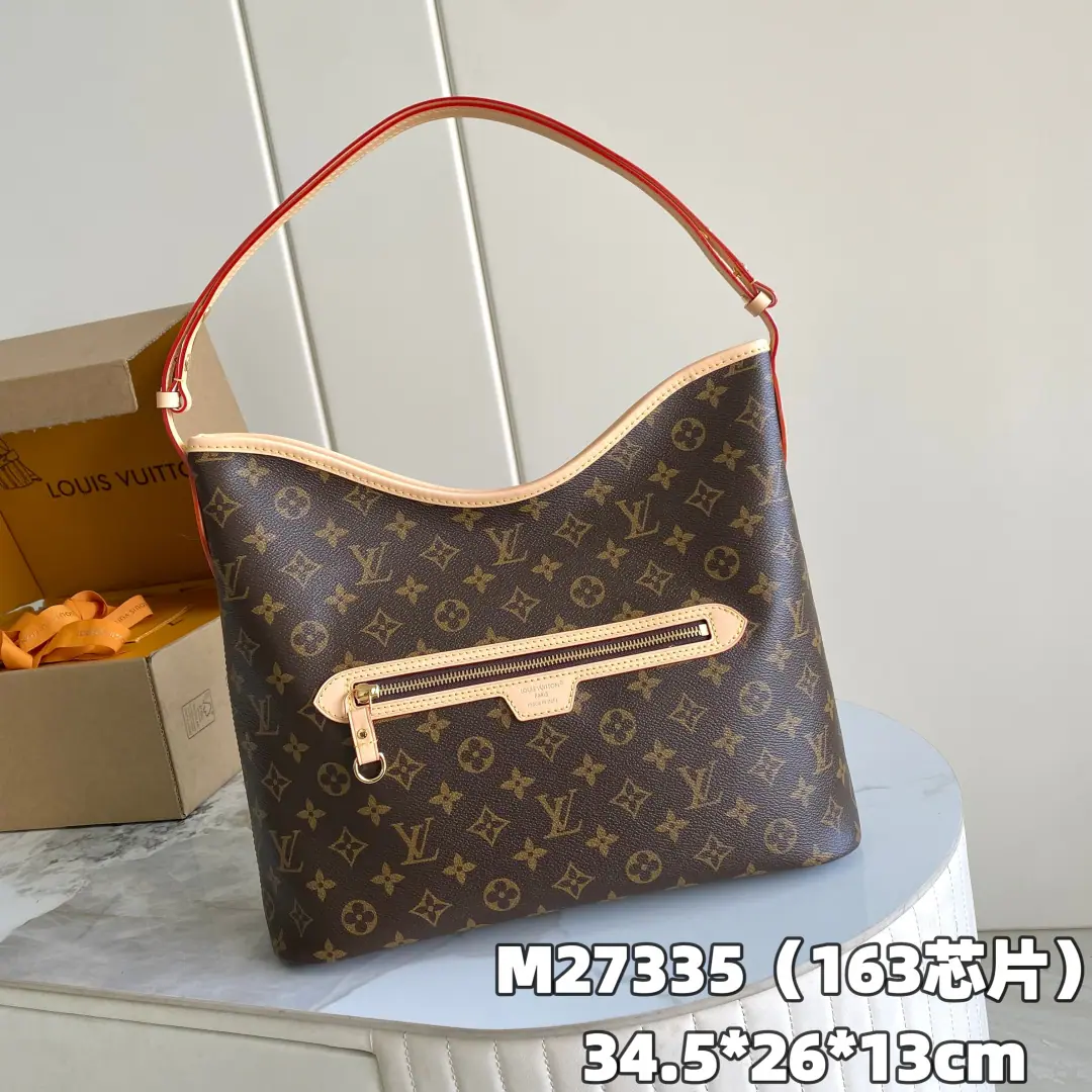 【 C01 Chip version】 Internal pricesP Paragraph: M27335, Original List Enhancement💪【I'm taking a background picture.】Louis Vuitton. Monogram Series Launch Lineup Handbag., The Modten of Daily Intermission and Weekend Leisure.. The canvas is all over the classics., The leather edge is inverted., A front zipper pocket with a bright metal., There's plenty of room for laptops., Keep your cell phone or card in your pocket.. 26 x 13 x 34.5 centimetres (High x Kuan x Length)