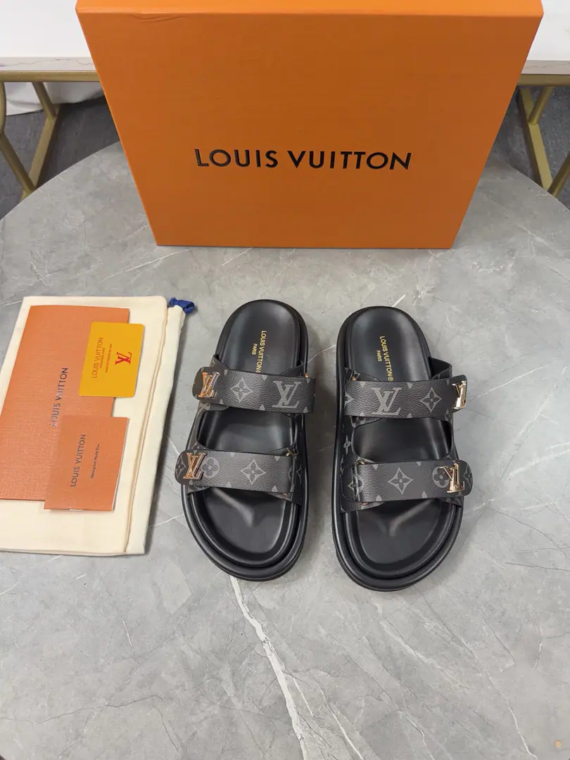 🌈LV | Louis Vuitton. ²⁰²³ 𝐬𝐬 🧡💚2025Spring and summer. Top Version‼️Original unamended The owner of the counter is making a new payment. Straw slippers New hardware.🆕 ❥Requisition level！It's a great sense of excellence.！A huge amount of money from domestic and international bloggers., Old and fashionable. The upper toe blew up.！The boss's push.★ ━━━━━ ЅᏇєєt ━━━━━ ▪️Shoe.: Original-made cow-coloured fabric ▪️Uchi.: Bulls. ▪️Otsumi!: Rubber high end base ▪️Shoes.: 35-46（46-45Custom without re-offer）Batch