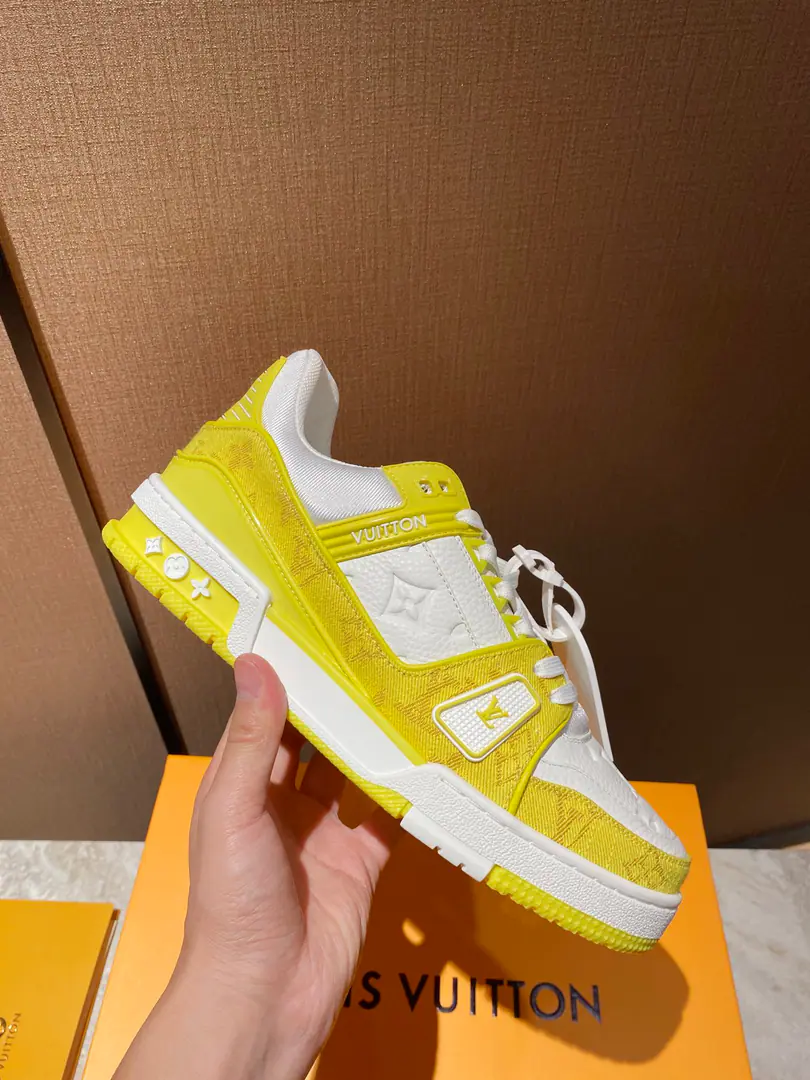 Top Get out of the factory.❤Top version original engravedLouis Vuitton LV Trainer The sneakers are the Louis Vuitton Arts Director.Virgil AblohThe reading of the retro-basket shoes.👍Made from different colours.🔥There's a side of it.MonogramFlowers.👑Side.VuittonMarking💎Customization of original materials🚀Original packing standard code❤️Men39-45