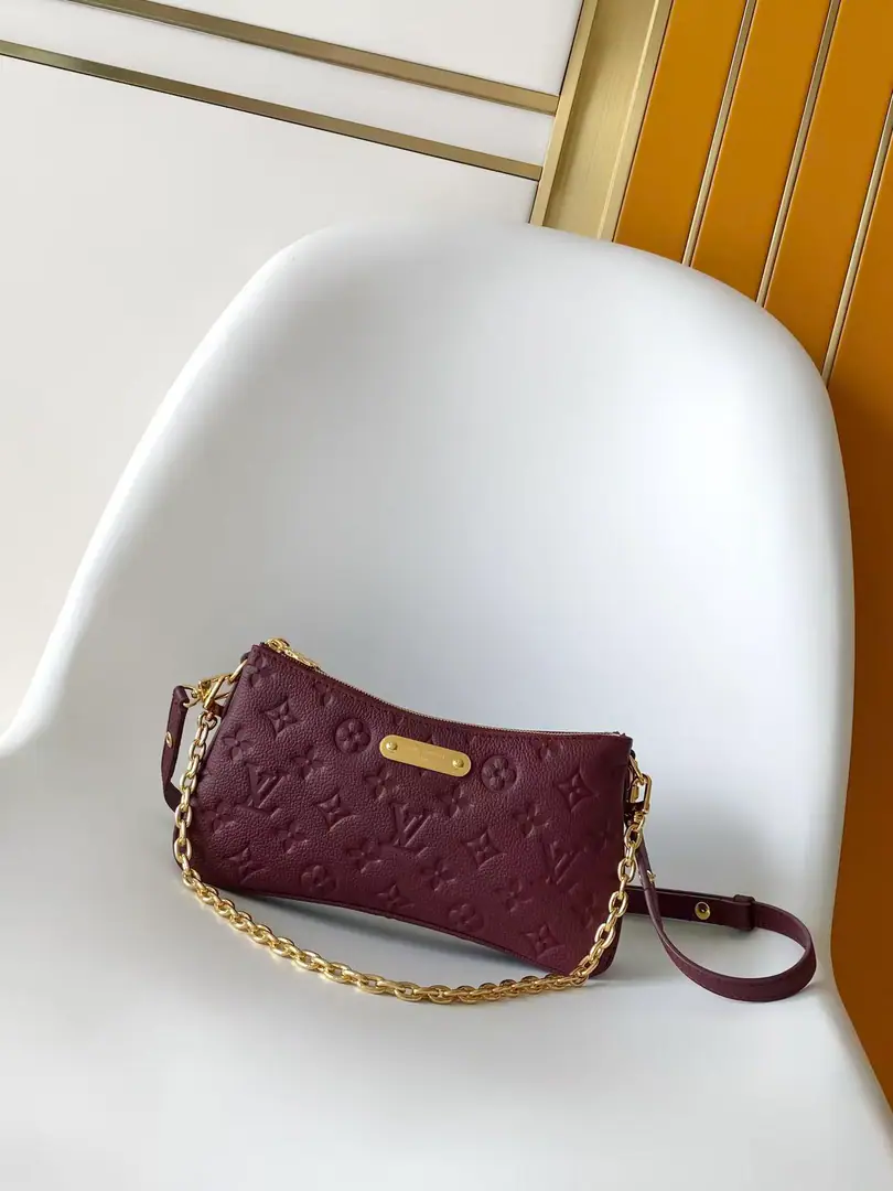 M2A Purple red.M83301Black M11916 ♪ The ground yellow ♪M25816 Green Top First List Dynamic Variables Monogram Empreinte Leather.Liv pochetteBut tight on your arm.. It's accompanied by a gold chain that can be broken and a gold chain that can be broken., Adjustable Double Table Belt, It's made of natural cattle skins marked by Louis Vuitton.. Safe zippers and engraved gold plates to add flowers to this fashion-only cavity.. size: 24x13x6.5cm