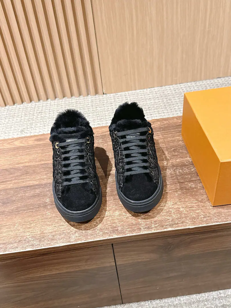 𝐋𝐎𝐔𝐈𝐒 𝐕𝐔𝐓𝐓𝐈𝐎𝐍# The new lamb hair of the donkeys. LOGOA embroidered skateboard shoe. Classic thick-down sneakersTime Out The sneakers are a mini-stamp for soft cow leather. MonogramPattern, - Oh, my God.Lv A classic design.. 3DIdentification dots, Cline the outside of the comb., The plaque of the eye adds details. Size: 35-39（40/41Do it.）