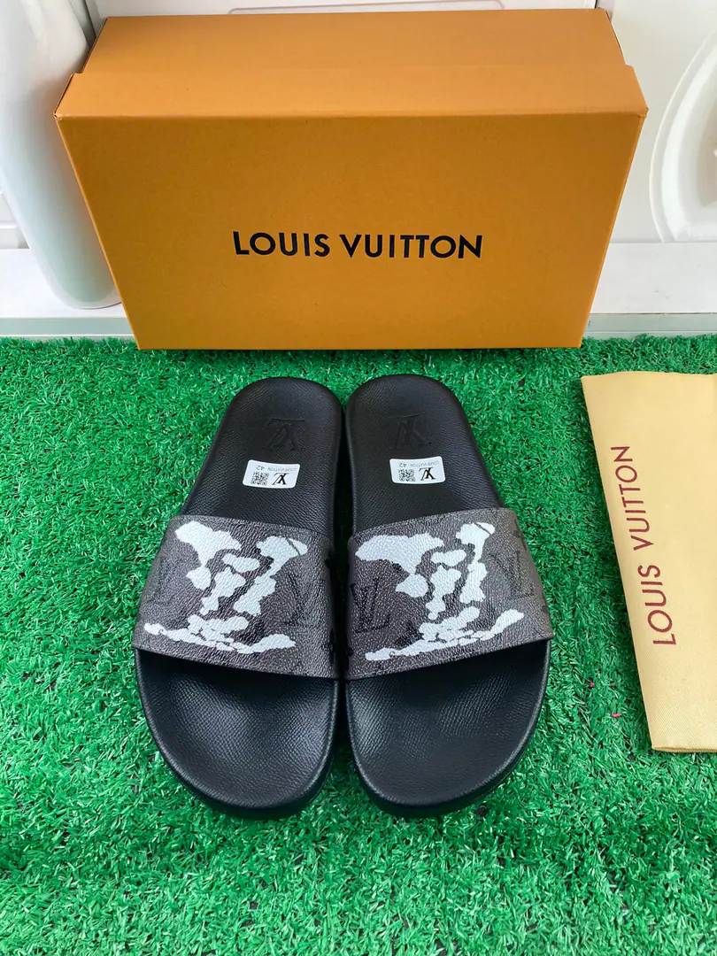 【Current】,【LOUIS VUITON】2021Louis Vuitton's slippers., Original1.1Make a reservation., The classics of the cabinet.. Heat of shoes.logo, The top counter.logo, No details are missing. This slipper is a special hot spot. The material is made in parallel with the cabinet.. Colours: Multi-Currently Optional, To customize size:Female: 35/36/37/38/39/40/41/42 Men: 38/39/40/41/42/43/44/45/46