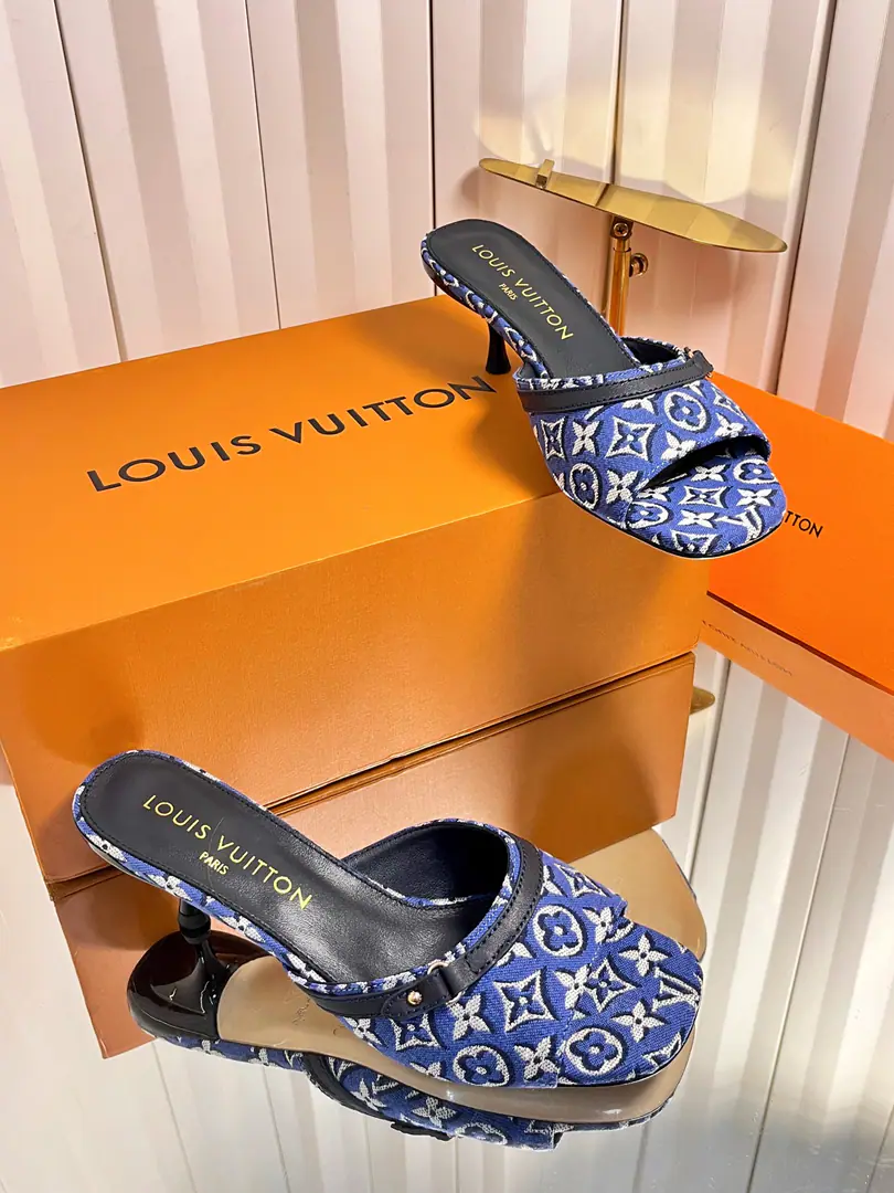 🍥❥Top VersionLV Donkey.【Requisition level】, Louis Vuitton 2026Money Officer Network Series！Perfect., LVThe latest florist embroidery., More elegant., The upper feet are nice., Women are so good., It's a lot of fashion., New original inverted, model, Extreme1:1shape, You're a good worker., Importing high-end fabrics shows a sense of precision.！ Fabulous.: Import of sheep skin, In the inside, it's a fine soft sheep., Foot.: Import of goat skin, Italy is a big-ass country. 5.5/9cmThe paint and the... Codes: 35-41（34.40.41Customize or not change）