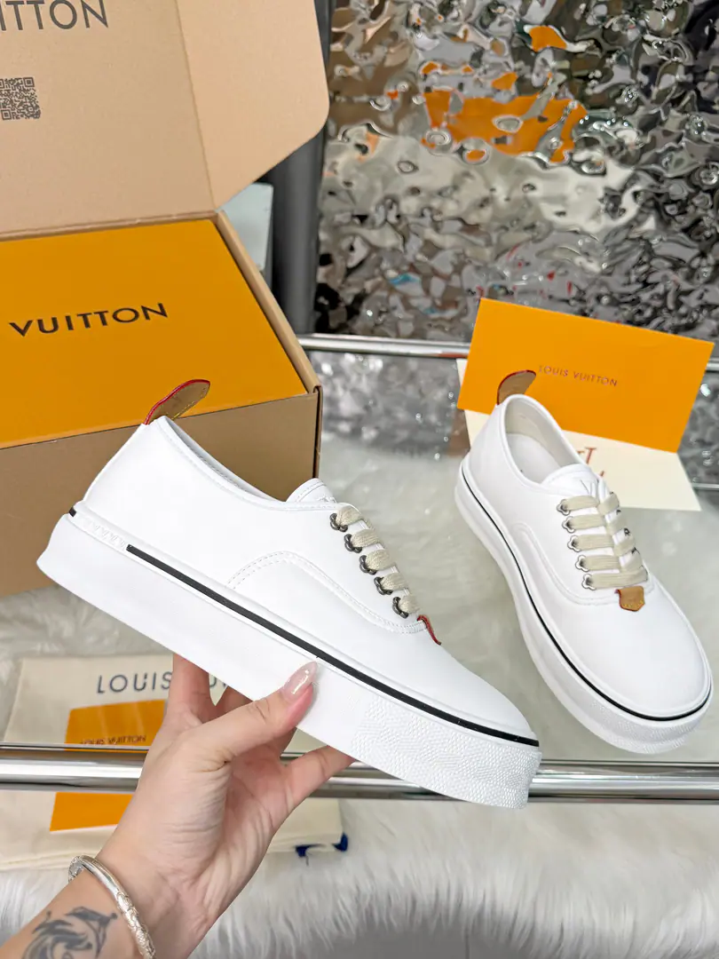 🇨🇳LV 27Spring and summer show.LV Combi♪ Flat-floor skateboard shoes ♪, - Don't worry about it.Pharrell WilliamsAnd he's got his new skateboard shoes.Combi: Low Gang!, 5Puncles., The suture. The shoes are all snake skin. Full package Load the plane box. Men39-46
