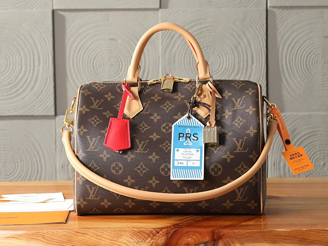 P【 C01Dynamic chip】‼️Top First List, Enhanced version‼️Speedy Soft 30 Crafty The bag is a pleasure to accompany you on the journey.. Monogram The canvas brings softness., The leather liner and the key bag fit into the eye-to-eye brush., The boarding pass and the hard-box decoration show the fun.. The zipper bag is a good place to store passports and other important items., Toron Another hand handle.. Model: M11945 Dimensions: 30 x 21 x 17 centimetres (Length x High x Kuan)