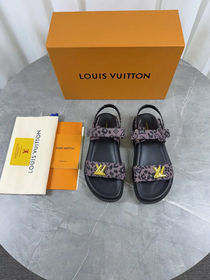 🌈LV | Louis Vuitton. 🧡💚2026Spring and summer. Top Version‼️Original unamended The owner of the counter is making a new payment. New sandal shoes. New hardware.🆕 ❥Requisition level！It's a great sense of excellence.！A huge amount of money from domestic and international bloggers., Old and fashionable. The upper toe blew up.！The boss's push.★ ━━━━━ ЅᏇєєt ━━━━━ ▪️Shoe.: Original Skin ▪️Uchi.: Bulls. ▪️Otsumi!: RubberpuGroup high-end bottom ▪️Shoes.: 35-45（35-45Custom）Batch