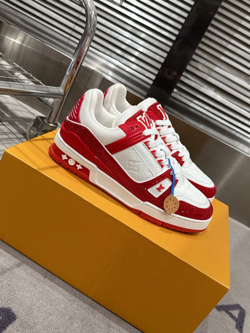 🏧𝗟𝗼𝘂𝗶𝘀𝗩𝘂𝗶𝘁𝘁𝗼𝗻Couple money.👫" LV trainerGlobal limitbulingbuling✨The top-of-the-shoe Quality of the Recreational Sports Shoes Series！ Louis Vuitton, Director of Art.Virgil Abloh The new revolutionary work that we've brought in. I want to put street style into shoe-shoe fashion., More young., Diversity. You're more personal with different socks.😍 Original custom-made cow skin.A special stamped cowboy cloth package. The luxuries of the membrane crystals can't drill. Packet process Solid sewn by locks TPUThe original is comfortable. Full package with original gift box Size35-45 [Women40.41Men45Do it.]