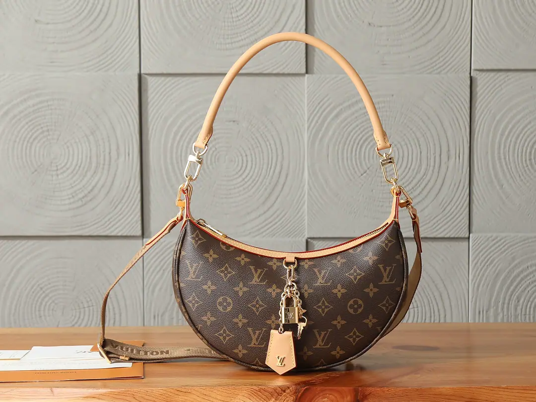 P【 C01Dynamic chip】‼️Top First List, Enhanced version‼️Looping The bag from 2022 Cruise The early spring series. Loop The bag is inspired., By Monogram The canvas. 1990 The times are so beautiful.. Query metal pieces and disassemble lingle decorations enrich details, The straps of the fabric achieve the diagonal choice of day and night., Slipper it up. Toron The handle can be on the shoulder or hand.. Model: M12939 Dimensions: 15 x 7 x 28 centimetres (High x Kuan x Length)