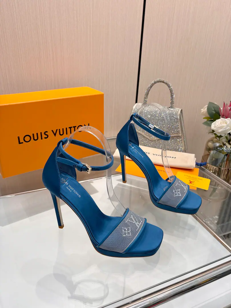 Plant price Requisition level】, Louis Vuitton 2026The official spring and summer series.！Perfect., New heels.🆕, Synchronise update of the network Lv- The drill.“logo”With a little bit, Shoe-face ironing rig., The details are full., The effect visual feast.💯It's hard to hide.lvThe grace is just fine., The upper foot is comfortable., Women are so good.. New original inverted, model, Extreme1:1shape, You're a good worker., Importing high-end fabrics shows a sense of precision.！ Fabulous.: Import net veil/Jelly. Uchi.: Quality sheep skin. Foot.: Jelly., Italy is a big-ass country. 11- The squares./1.5A cubic water table covered with face skin Codes: 34-41（34.40, 41, Customize or not change） ​
