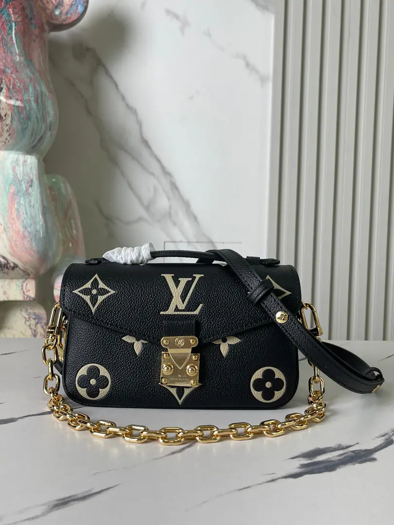 【Top First List It's so exclusive.】M46596Black silk marks. Whole-Skin Mailman Pack Series Small East West Métis Handbag. LVThe mailman has a small number. East West Métis The bags are in fashion-backed bags., The flu is so rich.. The little one chooses soft.Monogram EmpreinteLeather fabric., It's a match. S-lock Locker and fashion top handle., ♪ Shining the light ♪. Different functions, Space Wide. You can take off your long shoulder belt so you can slash your shoulder or slash it.,I'm a regular companion.. Dimensions21.5x6x13.5cm