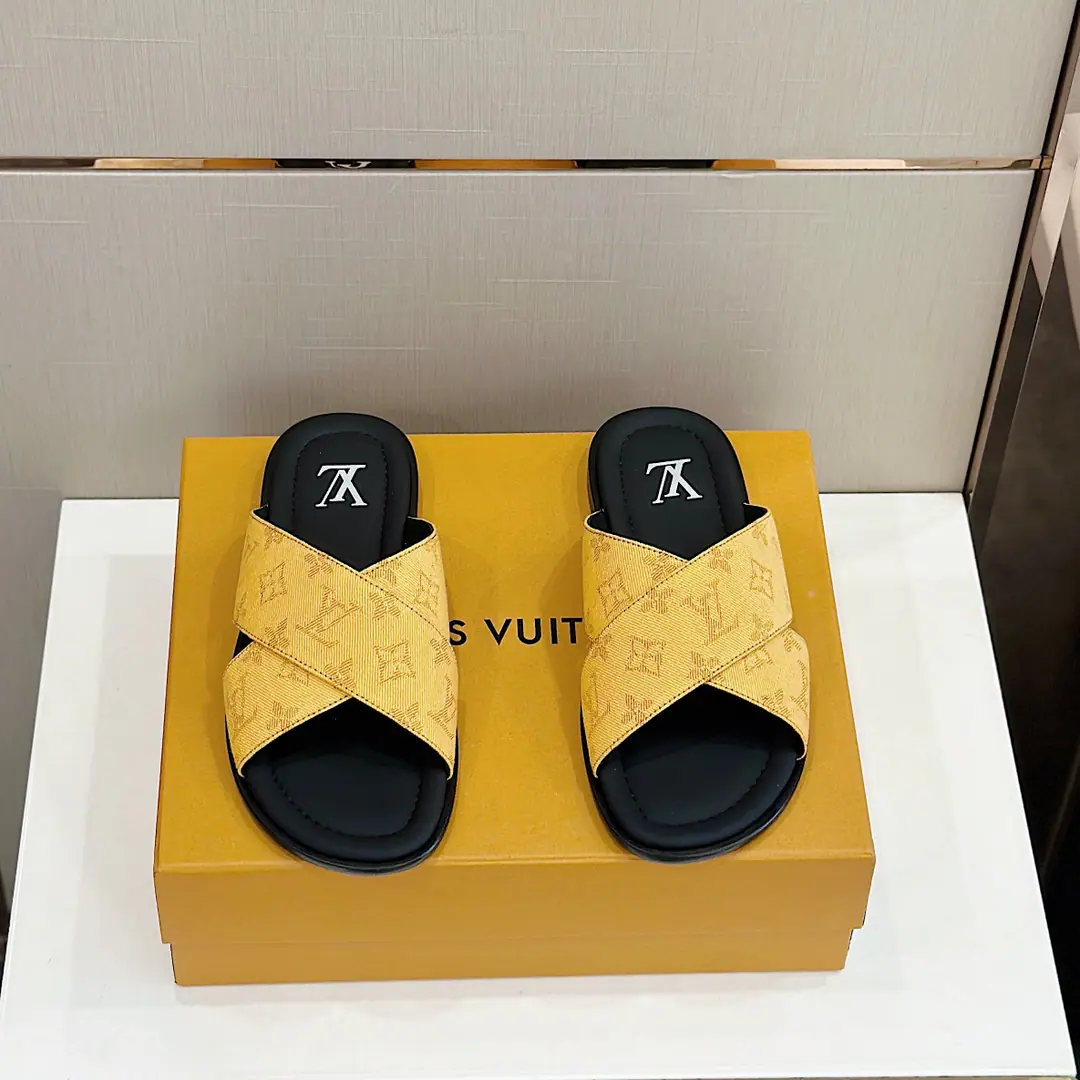LVLouis Vuitton.monogramCross-overs with a man's dick.-That's a big one. Soft-skinned cow leather., The classics of the Chen Monogram Pattern. The elegant shoe face is like a cross-brand letter., The skin of a cow and the true depth of a man's work are light and flexible.. Size:39-44(38.45 Do it.） That's a big one.