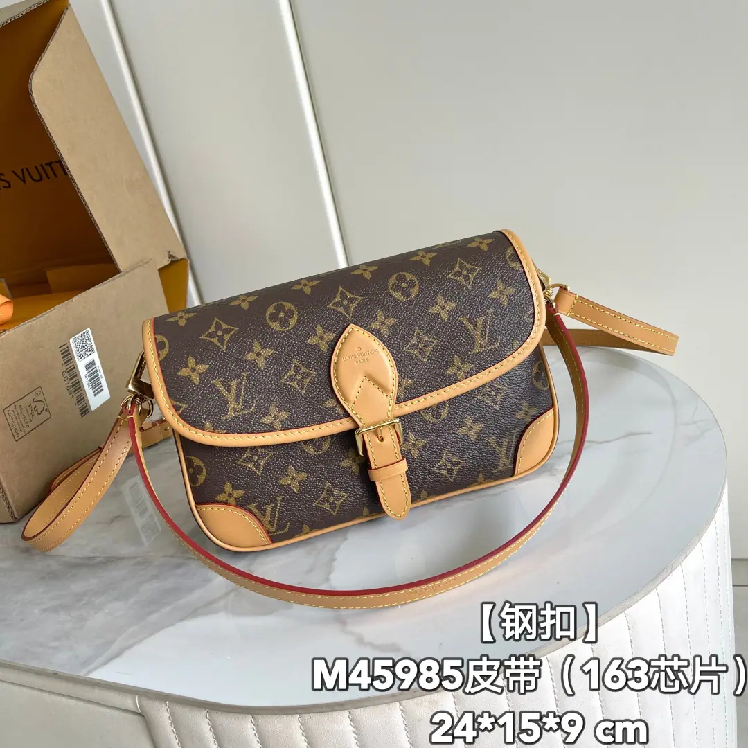 【Full steel button.】Top First ListP, M45985Skin shoulder belt.【 C01Dynamic chip】Diane The bag is reconstructed. 1990 The classic design of the ages., Yes. Monogram The canvas is all wrapped up in leather-bag corners and traditional knittings like antiquities., Pocket and inner layer.. The broad band of wiring straps shows a bright Louis Vuitton logo and a very good one. Monogram Flowers.. 24.0 x 15.0 x 9.0 cm centimetres