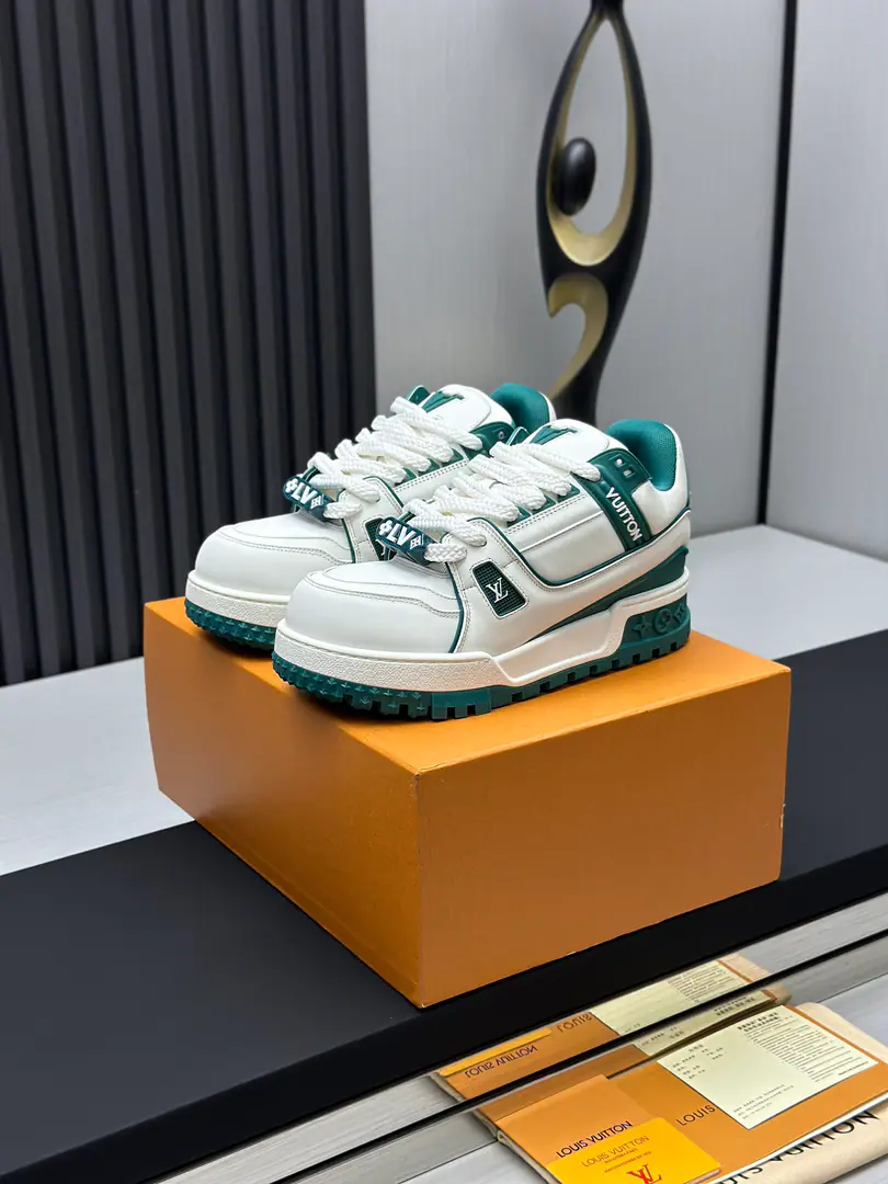 Plant prices Top Version （Fat Ding.）LV-Louis Vuitton.-A classic show. Empty glue process·Original1: 1Develop Rematch！！The upper foot is very comfortable. Luxury materials, - I'm doing a little work., The bottom print is European English letters. The shoe face is combed by Italian imported cow skin., The side of the side is branded.LOGOSigns and signatures, The latest emulsion pad.➕The netted inside., I'm so comfortable with my feet.. Original factory-specific double colourTPUGroup Bottom. Packet process Solid sewn by locks Fabulous.:Uniquely customised head-deck skin. Parts:A private model.Vuitton Marking Uchi.:Customize silk slides.-In the top silk cow. Otsumi!:TPUCombine heavy ground grinding and skating yellow Foot.:New emulsion pads.-The veil is sweaty. Pool process:All computer needles are wired. Shoeheads. Backset Cold thermal mode. Full pull-out. Medium down.logoStripes Box packing -Shoe belt. Certificate Card Notes Accreditation Dustproof bags The best wrapper on the net. Female35-40Men38-46（38/46Make a no-refund order.！