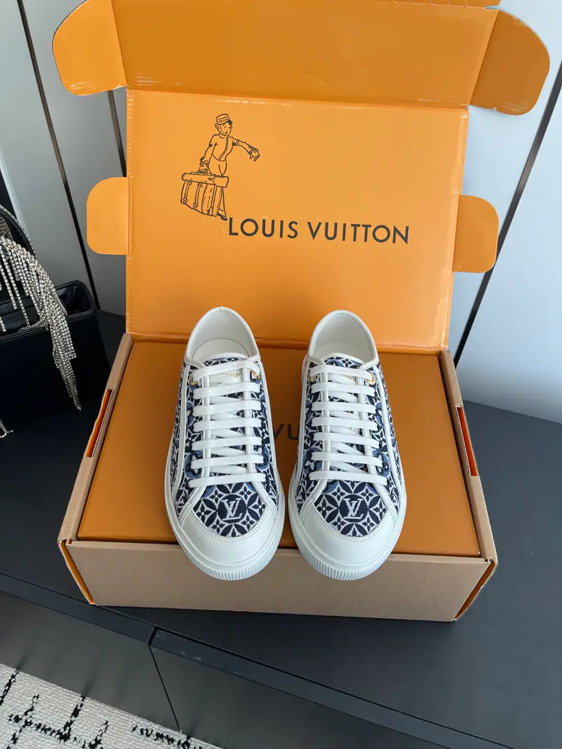 🏧𝐋𝐨𝐮𝐢𝐬 𝐕𝐮𝐢𝐭𝐭𝐨𝐧Louis Vuitton. New paragraph LV LagoonThe Danin Cowboy Series, old-time sails, skateboard shoes, leisure sneakers. Original purchase development for sale Whole pair of shoes.ZpDevelop and build, All Custom Materials The only one who can be a big shot. Codes: 35-41（40 41Make a reservation.）