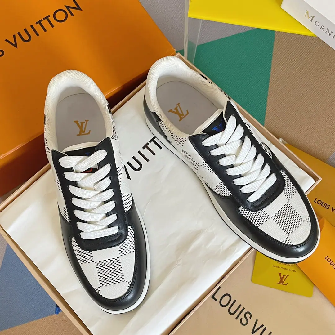 Top Version: Low Gang! LVLouis Vuitton. LHome. Donkey.RivoliSeries Ko Ko-kwan! Leisure Sports shoes Shoes. Original procurement development Make the goods. Paragraph Rivoli High-band sports boots for cow leather., ♪ To show the classics with a sharp brush Damier Pattern. But the steady Louis Vuitton sign shoe belts are constantly designed., Rubber external configuration refined. Send a cabinet for fine packaging🛍📦 ▪️Fabulous.: Original import of head-level cattle skin ▪️Uchi.: The original custom-made air network. ▪️Shoes under the sole.: Original modeling slide-proof rubber floor ▪️Bottom: 2.5CM ▪️Size: Men38-45