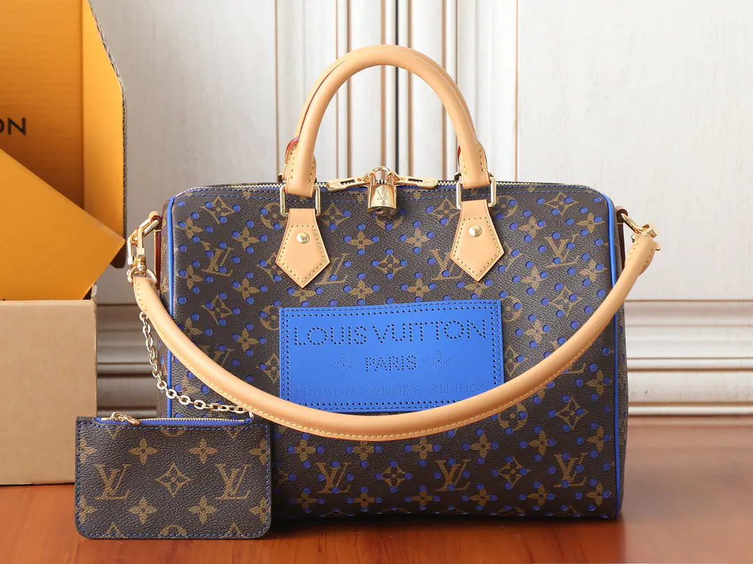 【 C01Dynamic chip】Top First List, Development of the original M29143✨‼️Paragraph Speedy Soft 30 The handbags are Louis Vuitton. Monogram Perfo Pattern, The front bag is a little sharp. Neon Wave Label, ♪ The season is new ♪. I'll make it out of canvas., It's a leather-side and bright fabric lined up., Give a new classic package, "To Louis Vuitton, who is so deeply and deeply rooted in his heart. I can easily take care of the big flats and everything., You can take off the top handle so you can carry it.. This series is a combination of exclusive packaging, ♪ The charm of the blue coast ♪, A limited caption and brand-marked beach house handbag with the name, ♪ And have a good summer ♪——Limited submission, It's all over.. 30 x 17 x 21CM (Length x High x Kuan) Monogram Tiled canvas. The leather side of the cow. Built liner Metal Double zipper. Outside pocket. Unable to remove zipper bags Acceptable 9 Inches flatboard computer, Smartphones., Headphones, Zippy The wallet., Sunglasses., Keys and lipstick. Shoulder belt.: Disableable, Unreconciled Half a band.: 24.0 centimetres Hand handle.: Hand handle.