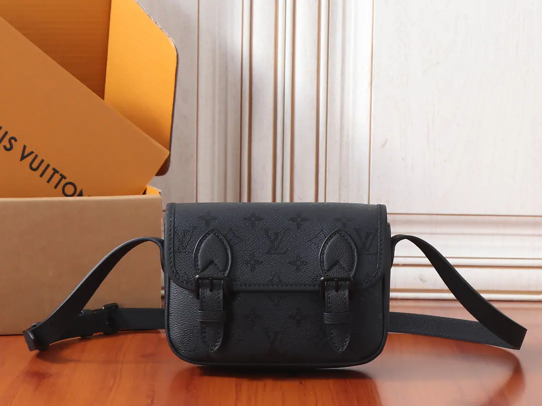 【 C01Dynamic chip】Top First List, Development of the original M2A ✨‼️Paragraph Satchel The mini-curves are for. Monogram Midnight A small mail bag configuration with a top canvas, And then we'll build a harmonious visual effect with metal.. Magnetic buttons and caps are set to secure., The partition and the back of the bag make it easy for you to walk around., Reconciling shoulder belts for shoulder and slash. 19.5 x 15 x 6CM (Length x High x Kuan) Monogram Midnight Tiled canvas. The leather side of the cow. Built liner Metal Magnetic button opening Inline bag Outside pocket. Shoulder belt.: Undismantable, Adjustable Half a band.: 38.5 centimetres Half a length of the belt can be moved.: 51.0 centimetres