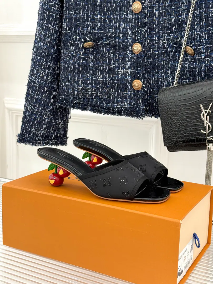 🏧𝐋𝐕The new donkeys' water-dressing netting. A side of cherry and a high heels slipper. The fabric is custom-made for the net veil. The inside feet are all sheep's skin. Italian imports are so thick. size: 35-41 [40/41Custom]
