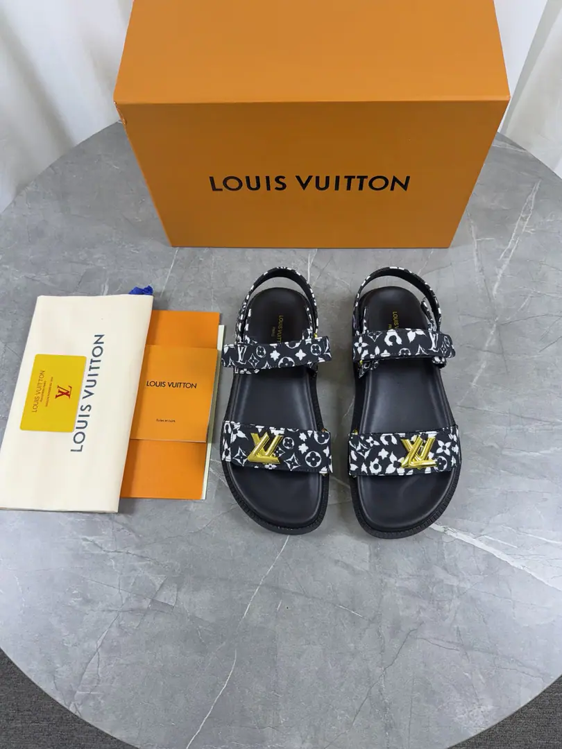 🌈LV | Louis Vuitton. 🧡💚2026Spring and summer. Top Version‼️Original unamended The owner of the counter is making a new payment. New sandal shoes. New hardware.🆕 ❥Requisition level！It's a great sense of excellence.！A huge amount of money from domestic and international bloggers., Old and fashionable. The upper toe blew up.！The boss's push.★ ━━━━━ ЅᏇєєt ━━━━━ ▪️Shoe.: Original Skin ▪️Uchi.: Bulls. ▪️Otsumi!: RubberpuGroup high-end bottom ▪️Shoes.: 35-45（35-45Custom）Batch
