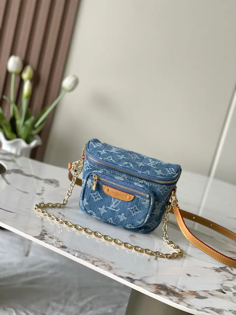 M83353Cowboy Blue. Top First List Half steel hardware. Variable Dynamic Chip M83275WhiteM46917BlackM85636BlueM83219Almond.M82335Old flower., Mini Bumbag The bag came from... LV Gradient Series, Yes. Monogram Empreinte Leather. Monogram The pressure is turning into a summer color.. The current configuration has a zipper main partition., Louis Vuitton leather labeled front pocket.. Coincidentally, use a detachable chain and a detachable and modifiable shoulder belt, ♪ Shoulder slants and turns ♪. 17.0 x 12.0 x 9.5 centimetres (Long x High x Kuan) • Monogram Empreinte Skins of soft-cut cattle. • Built liner • Metal • - We're going to pull the chain. • - The front pocket. • Shoulder belt.: Disableable, Adjustable • Half a band.: 32.0 centimetres • Half a length of the belt can be moved.: 44.0 centimetres • Chain: Disableable • Half a chain.: 20.0 centimetres