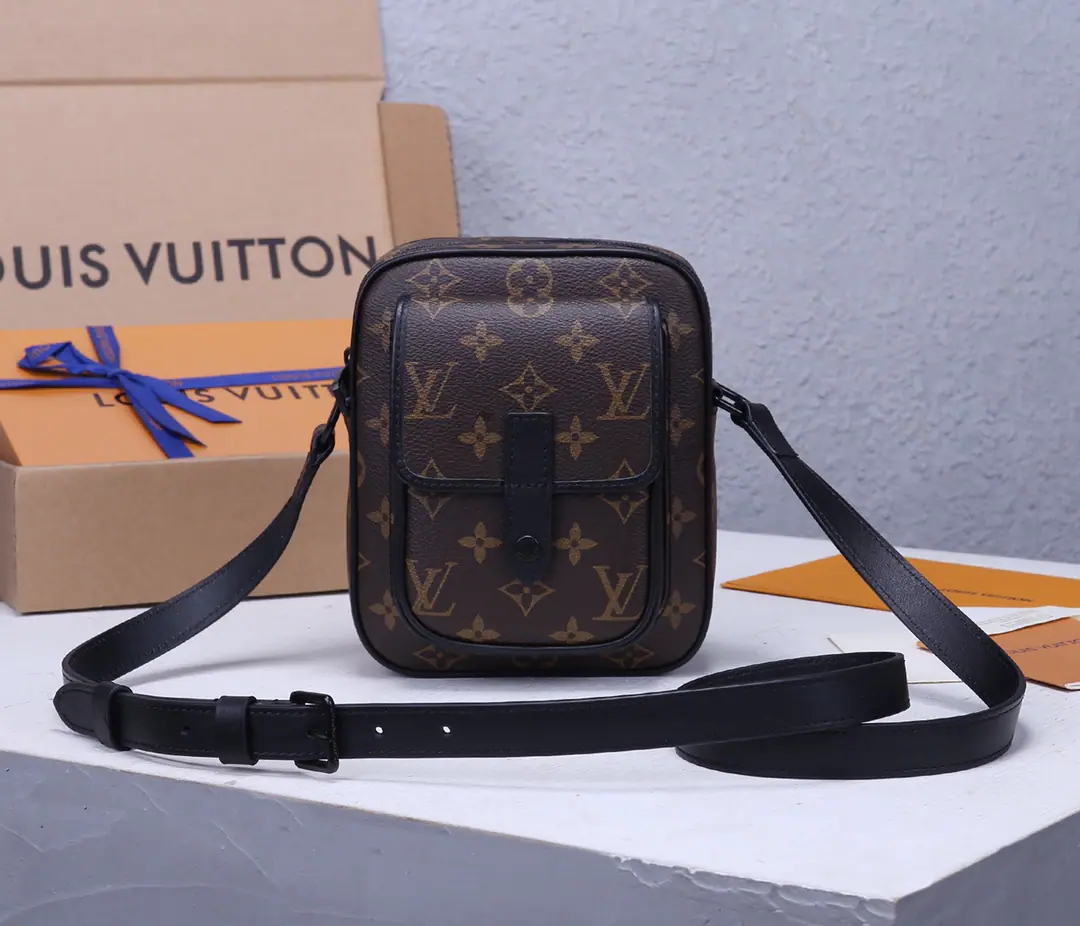 Top First List✨‼️Original development, All steel hardware.👏👏 Christopher Mini-bags for Louis Vuitton. Monogram Macassar Materials and dumb metal articles, Matchable shoulder belts, The motion is moving.. There's also a wide-opening layer and front pocket., The Modten Law for carrying daily needs. Monogram Macassar A bag with a leather hook attached to a strap of cloth and a cow's skin is lined up in a fabric of the wobbly straps.！！Model:M69404. Dimensions:15x17x8CM