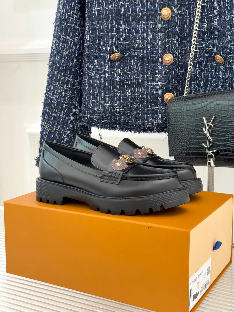 🏧𝐋𝐕The top donkey brand. The classic old flowery, thick, leisure shoes. It's super patient. The details are so great. The upper foot is very comfortable. The fabric is original calf skin. The insides are all sheep's skin. Original modeling, slide-proof floor size: 35-41 [40/41Custom]