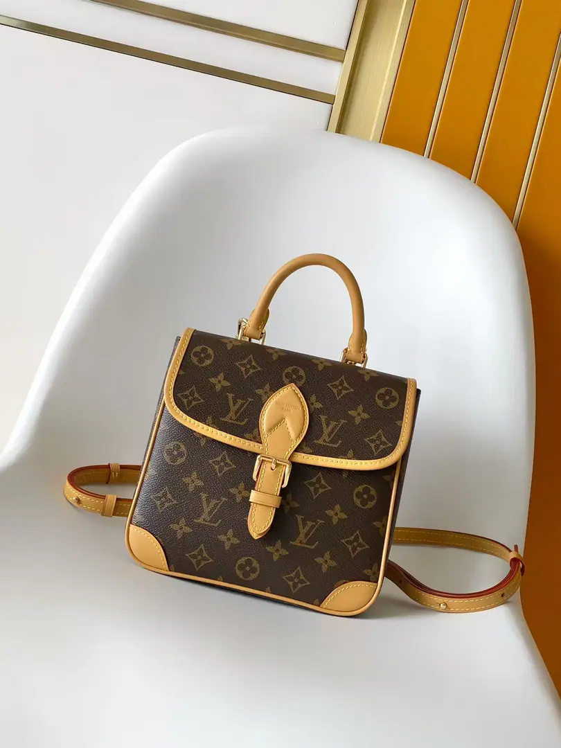 M29766Paragraph Diane The little one's a double shoulder bag. Back to School Series, A classic design with a new composition.. Marker Monogram The canvas is wrapped with a corral leather., Suitable size to accommodate sidewalking requirements, Regulating straps to achieve slash or shoulder selection. 21 x 21.5 x 9 centimetres (Length x High x Kuan)00550