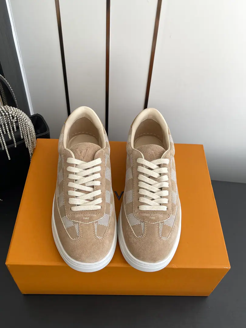 🏧𝐋𝐨𝐮𝐢𝐬 𝐕𝐮𝐢𝐭𝐭𝐨𝐧 Louis Vuitton. Latest Leisure Sports shoes - Skins. White rubber soles. Janey has a sense of understanding. Shoe face stamp.LV Monogram Full Details Dark design You can still increase up in comfort. Daily commute Leisure.OK There's a shoe tongue and a shoe cushion.LVMark Brand full.！With jeans or casual pants. Easy.getFashion street wind. Shoe face, skin.+The inside of the cow.+The original model of the rubber floor. Codes: 35-45（Women40.41/Men45.46Do it.）