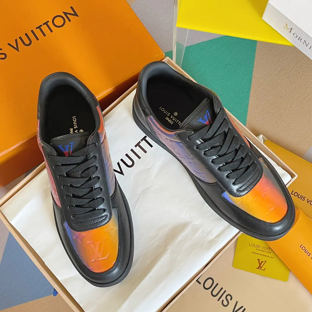 Top Version: Low Gang! LVLouis Vuitton. LHome. Donkey.RivoliSeries Ko Ko-kwan! Leisure Sports shoes Shoes. Original procurement development Make the goods. Paragraph Rivoli High-band sports boots for cow leather., ♪ To show the classics with a sharp brush Damier Pattern. But the steady Louis Vuitton sign shoe belts are constantly designed., Rubber external configuration refined. Send a cabinet for fine packaging🛍📦 ▪️Fabulous.: Original import of head-level cattle skin ▪️Uchi.: The original custom-made air network. ▪️Shoes under the sole.: Original modeling slide-proof rubber floor ▪️Bottom: 2.5CM ▪️Size: Men38-45