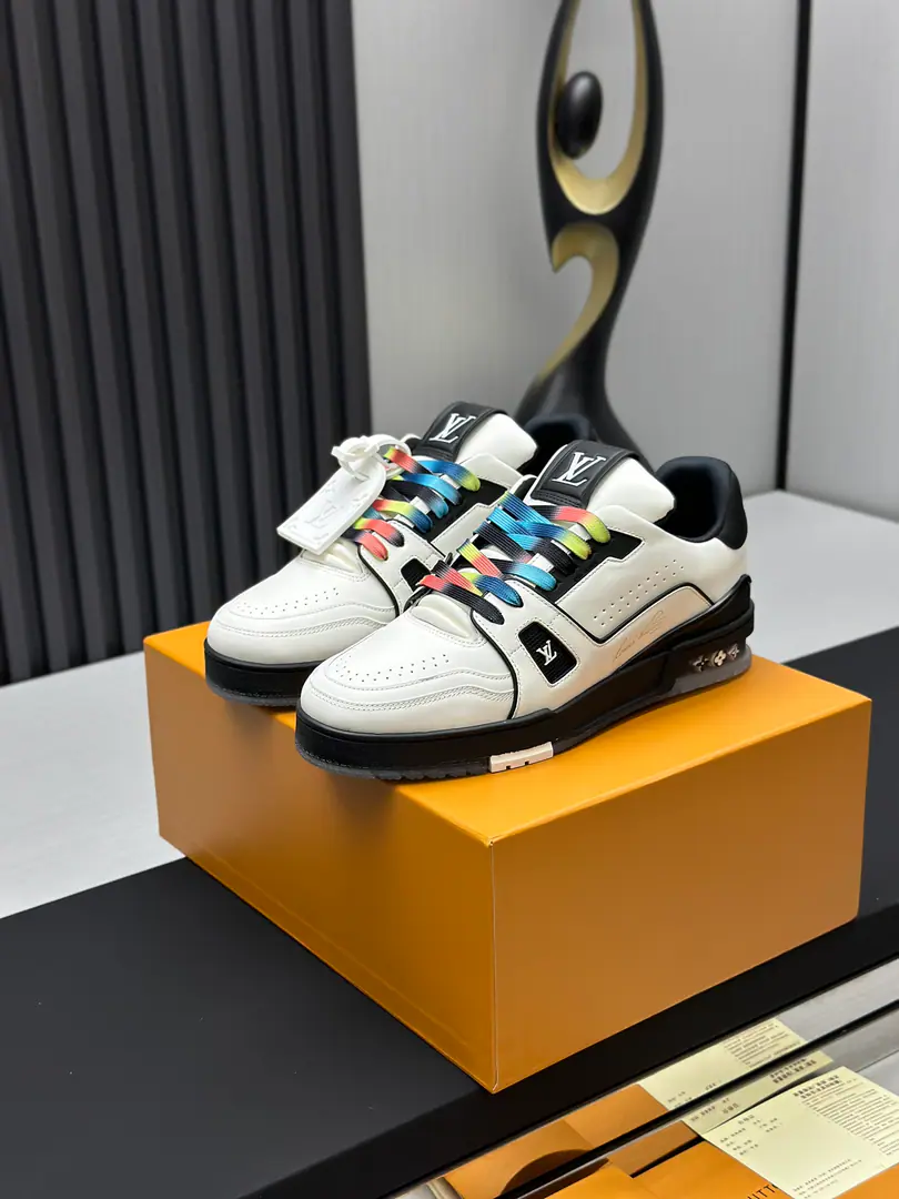 The factory is selling it. Top Version LV-Louis Vuitton.-A classic show. Empty glue process·Original1: 1Develop Rematch！！The upper foot is very comfortable. Luxury materials, - I'm doing a little work., The bottom print is European English letters. The shoe face is combed by Italian imported cow skin., The side of the side is branded.LOGOSigns and signatures, The latest emulsion pad.➕The netted inside., I'm so comfortable with my feet.. Original factory-specific double colourTPUGroup Bottom. Packet process Solid sewn by locks Fabulous.:Uniquely customised head-deck skin. Parts:A private model.Vuitton Marking Uchi.:Customize silk slides.-In the top silk cow. Otsumi!:TPUCombine heavy ground grinding and skating yellow Foot.:New emulsion pads.-The veil is sweaty. Pool process:All computer needles are wired. Shoeheads. Backset Cold thermal mode. Full pull-out. Medium down.logoStripes Box packing -Shoe belt. Certificate Card Notes Accreditation Dustproof bags The best wrapper on the net. Female35-40Men38-46（38/46Make a no-refund order.！