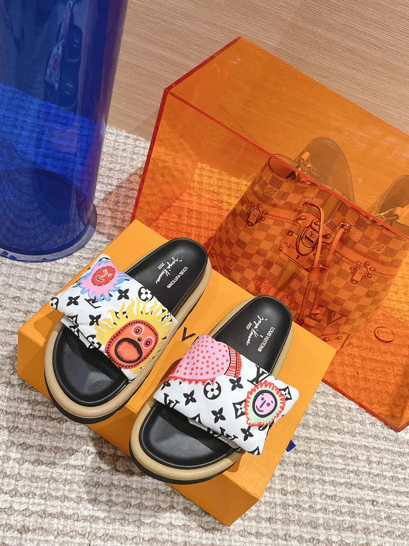 🐼🐼 LV | Louis Vuitton. 2023♪ Spring and summer ♪ Top Version⚠️ The newest feather slippers in the cabinet. A huge amount of money from domestic and international bloggers., Old and fashionable. The upper toe blew up.！The boss's push. All colors. Shoe.: nylon's old bouquet.➕Full feathers. Uchi.: Lamb skin. Otsumi!: The original is starting to burst into the bottom. Shoes.: Female size35-40 （41. 42No, no, no, no, no.）