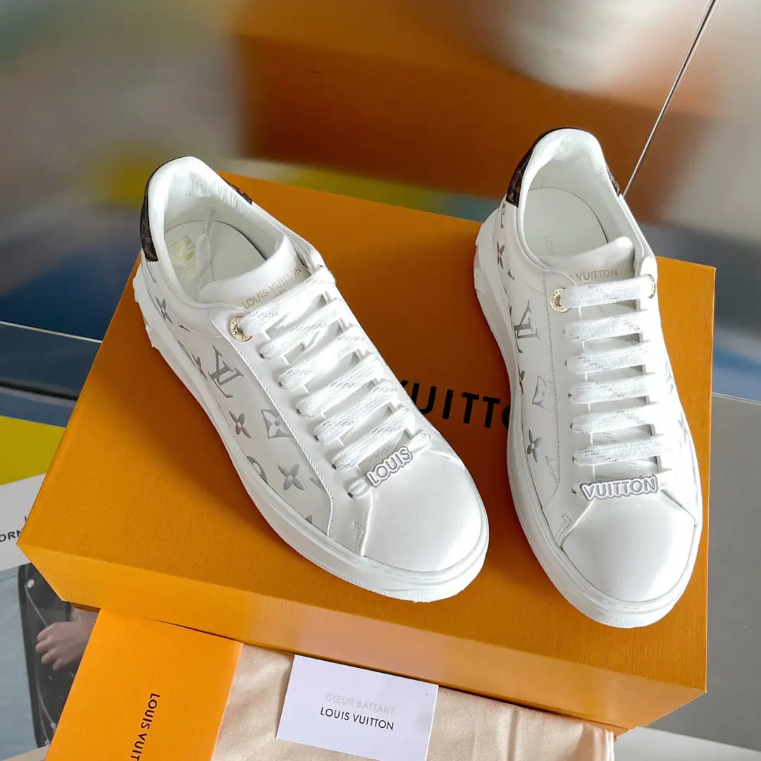 Top Version LV TIME OUT Donkey.21fwLeisure sports, thick white shoes. LHome New Colour The skin of the calf presses the metal.MonogramPatternLouis and Vuitton Decorate shoelaces Send a cabinet for fine packaging🛍📦 ▪️Fabulous.: Original customized head-level cattle skin ▪️Uchi.: Imported cattle skin ▪️Shoes under the sole.: Original OpenTPUOtsumi! ▪️Bottom: 4.5CM ▪️Size: 35－41