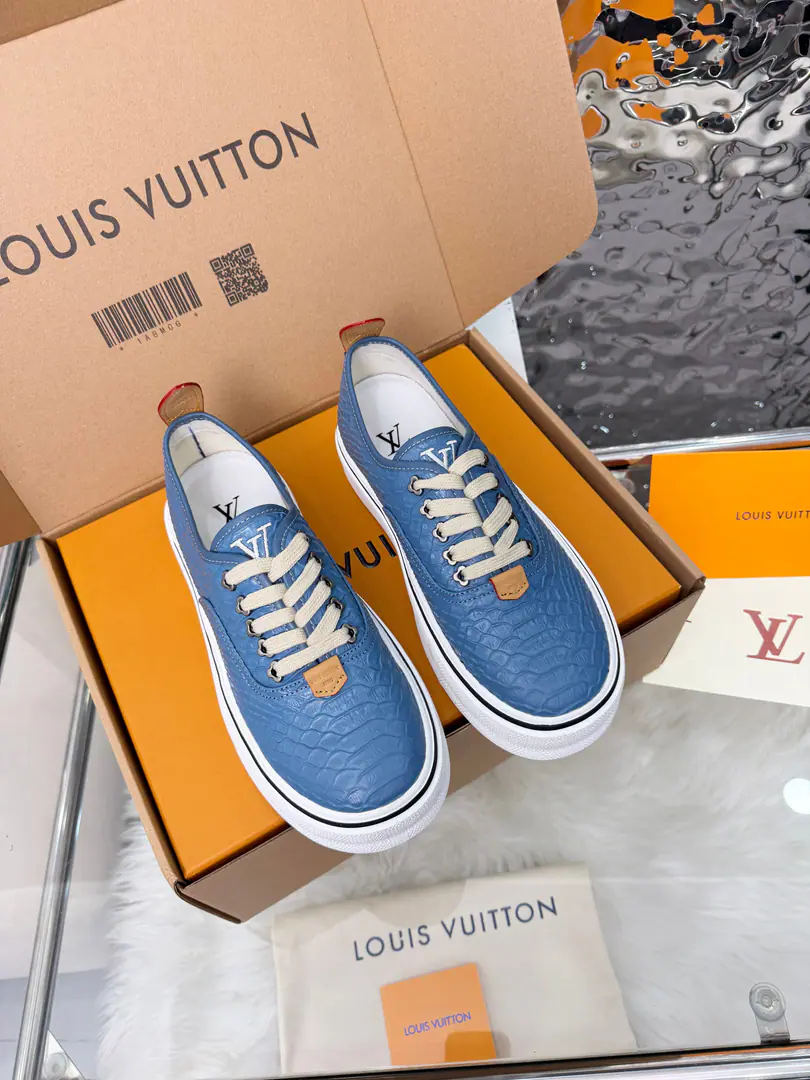 LV 27Spring and summer show.LV Combi♪ Flat-floor skateboard shoes ♪, - Don't worry about it.Pharrell WilliamsAnd he's got his new skateboard shoes.Combi: Low Gang!, 5Puncles., The suture., The bottom is rubber material. The shoes are all snake skin. Full package and plane box Men39-46（38 46You're gonna have to do it or not.）