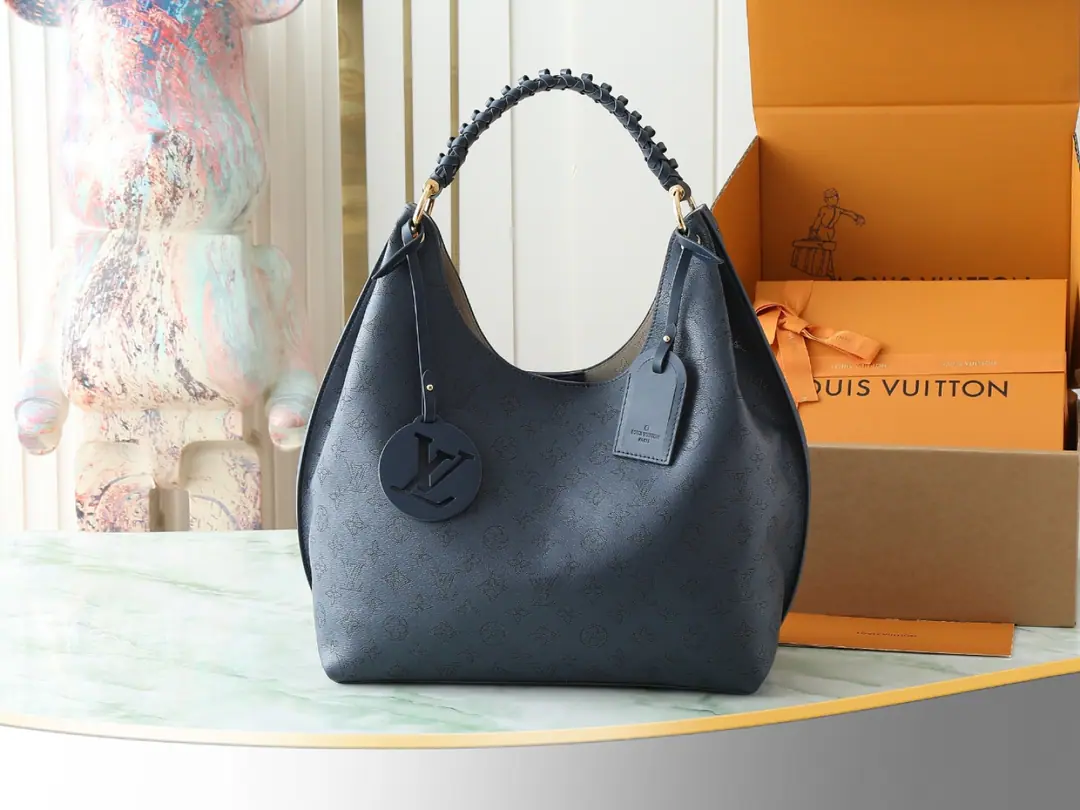 【Top First List It's so exclusive.】M14310Dark Blue m53188 This one.CarmelPackageMahinaPuncture-dry., It's a low-key color that matches the light gold rings that connect the top hand and the bag.. Light weight, - Physically friendly., It has the necessary space and a valuable internal zipper pocket.. 35×40×17cm（LongxHighxKuan）