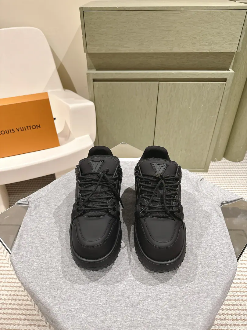(Fat version upgrade) | ²⁰²4 𝐬𝐬 🤍🤎A couple of oxen.❗LV Louis Vuitton.Trainer Recent Colour. Sports shoes. Cute fat.trainer, To buy the style with your eyes closed., Break a single change in color, You're younger and fatter.trainerOr a Fester Shoes., The Queen of the House of Lords is a man of the past., But the most classic fatty shoes., The classic color., High-end atmosphere upgrade Every color is great.！The original open-cut, cute button., The original is exactly the same material for work detail. All kinds of skin.TPU Brush Super-complicatedTPUOriginal Base, Original Packaging Coded female35-40 Men39-45
