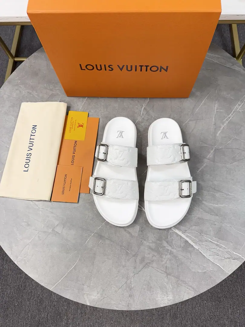 2025New top version of the paragraph: Men LV Louis Vuitton. LHome. Donkey.VeniceSeries Thick - Slugs. Original procurement development Make the goods. Paragraph LV Venice The sand is a pear of cattle leather. Monogram Ballast, A smart little bit of a jig.. A strap-up shoe with a big square button., The cushions and the flexy miniature outers create a light and comfortable wear experience. Send a cabinet for fine packaging🛍📦 ▪️Fabulous.: Original import of head-level cattle skin ▪️Uchi.: The original custom is in the sheep's skin. ▪️Shoes under the sole.: Original modeling smooth-foil bubble material ▪️Bottom: 3.5CM ▪️Size: Men38